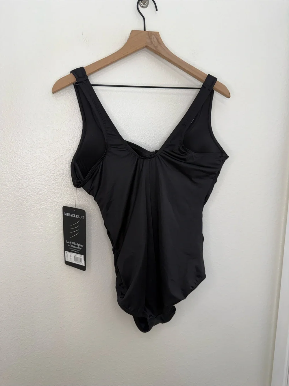 NWT Miraclesuit Must Haves Escape One Piece Swimsuit (size 16)